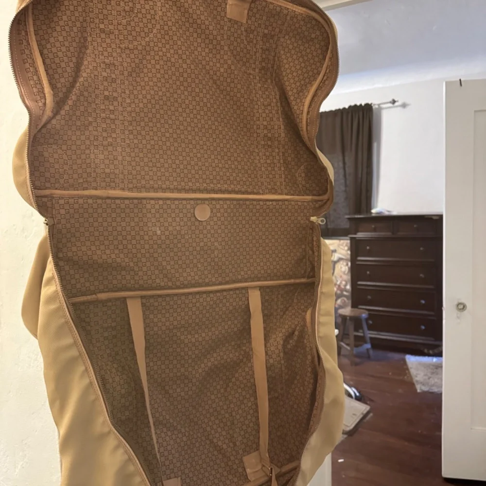 GUCCI DUFFLE BAG 1963.  $395 - Picture 3 of 3